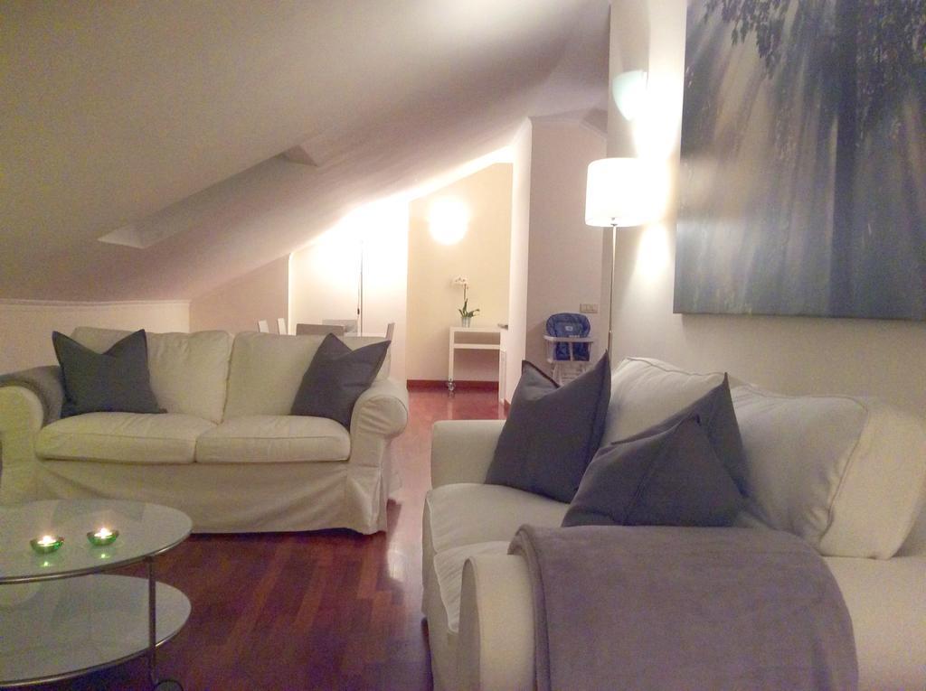 Apartment La Mansarda Alba  Zimmer foto